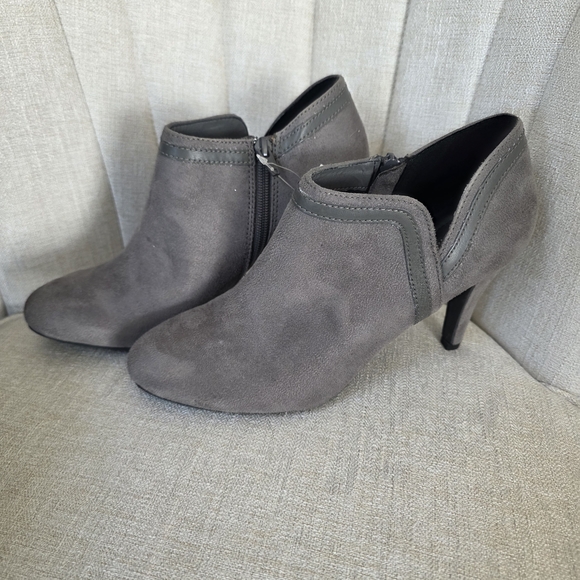 dexflex comfort Shoes - Women's Gray Ankle Boots